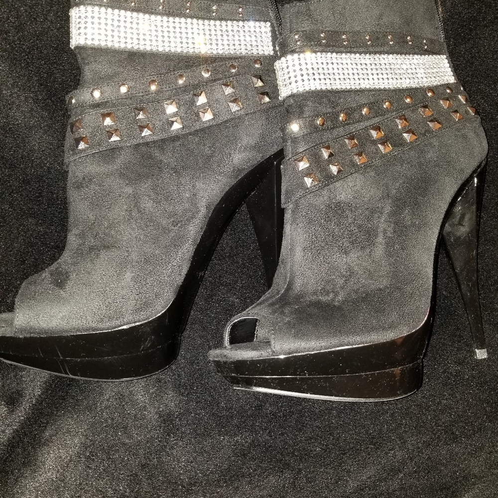 Shoes - Picture 3 of 16